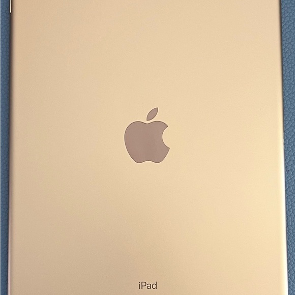 Apple iPad Air 3 Bundle - Picture 3 of 14